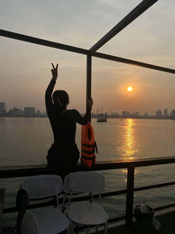 Phnom Penh: Sunset Cruise with Unlimited Beers & BBQ Buffet - Getting back after the boat docks