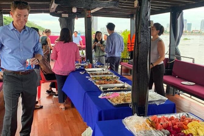 Phnom Penh to Siem Reap Cruise/road tour or Siem Reap/Phnom Penh - Following the Mekong past Phnom Penh