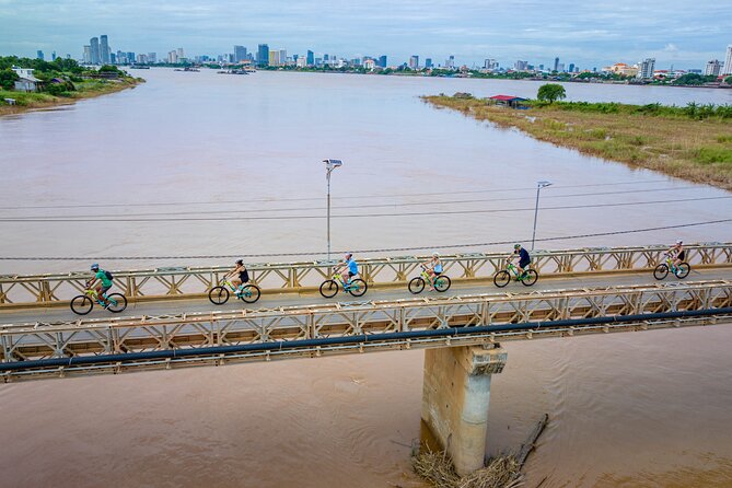 Phnom Penh to Silk Island Sunset Bike Tour/ E-Bike or Tuk Tuk - Cycling through farms and village roads