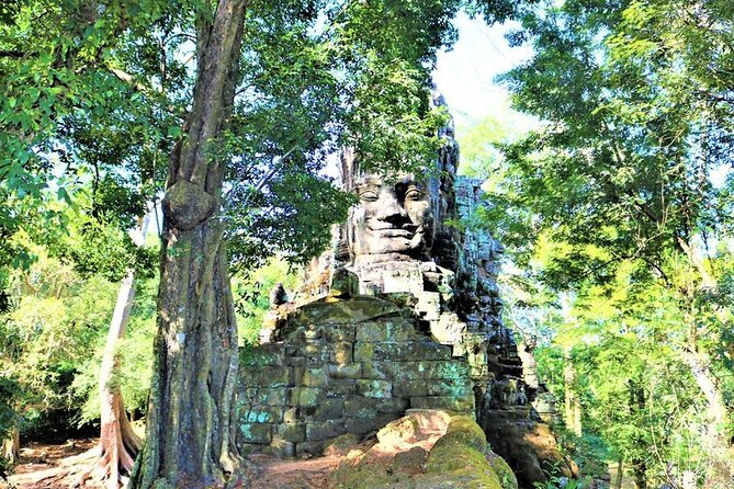 Preah Khan, Neak Pean and Pre-Rup Private Tour - Srah Srang offers a short pause by the water
