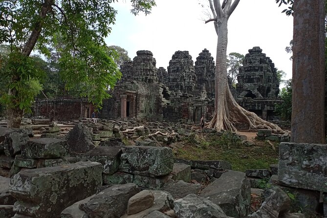 Preah Khan, Neak Pean and Pre-Rup Private Tour - A private vehicle changes the day