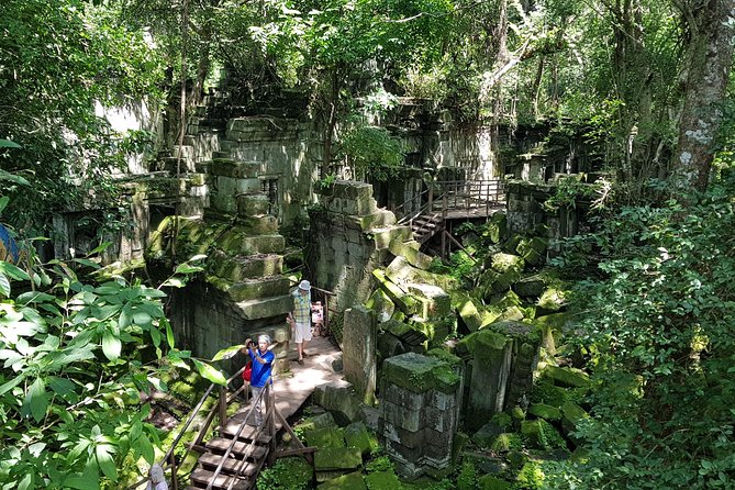 Private 1Day Tour: Kulen mountain, Beng Mealea, - Cooling off at the waterfall