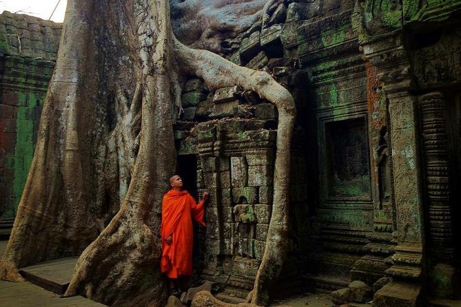 Private 2 Days Angkor Wat Sunrise, Floating Village & Beng Mealea - Bayon’s stone faces and Angkor Thom’s royal terraces