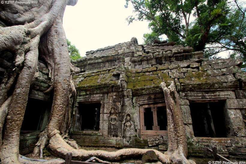 Private Angkor Sunrise, Guide Breakfast and Tuktuk included - Bayon’s stone faces and Angkor Thom
