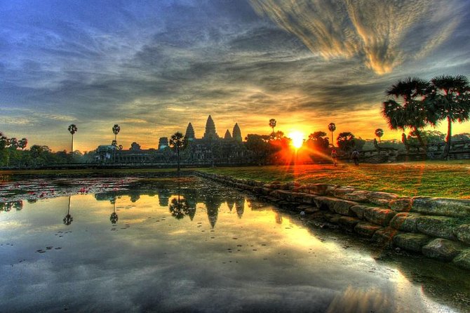 Private Angkor Sunrise Guided Tour - Bayon and Angkor Thom change the mood