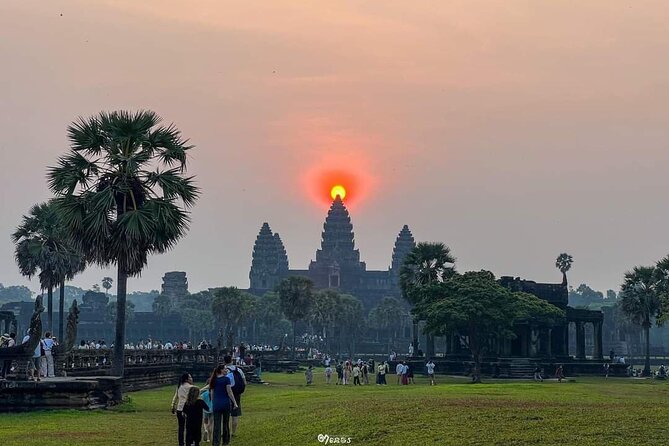 Private Angkor Sunrise Guided Tour - Srah Srang gives the morning a useful pause