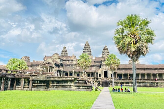 Private Angkor Wat and Lost Temple Jungle Tour - Angkor Wat: two hours with Cambodia’s biggest name