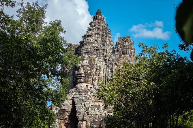 Private Angkor Wat Sunrise Guide Tour include Breakfast and Snack - Watching the light arrive at Angkor Wat