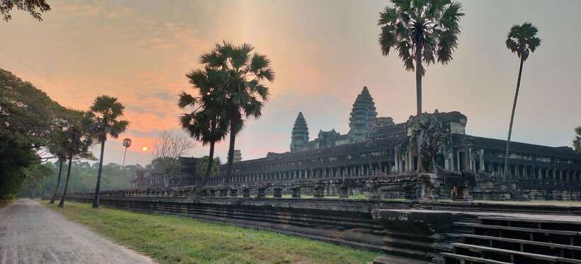 Private Angkor Wat Sunrise Tours And Sunset Floating Village - Practical packing advice for the sunrise start