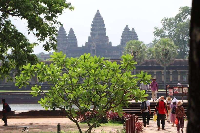 Private Angkor Wat Sunset Tour with Lunch and Snack Included - Why This Tour Works Well as a First Day at Angkor