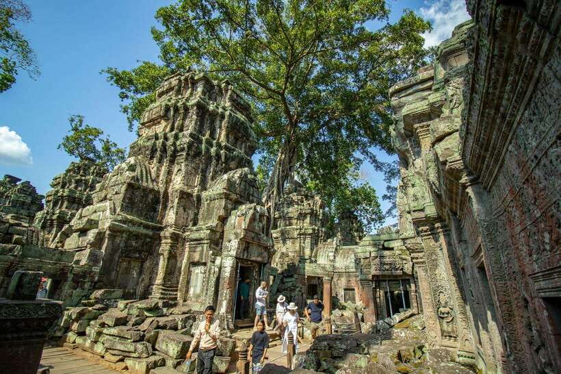 Private Angkor Wat Sunset Tour with Lunch and Snack Included - Phnom Bakheng and the Sunset Finale