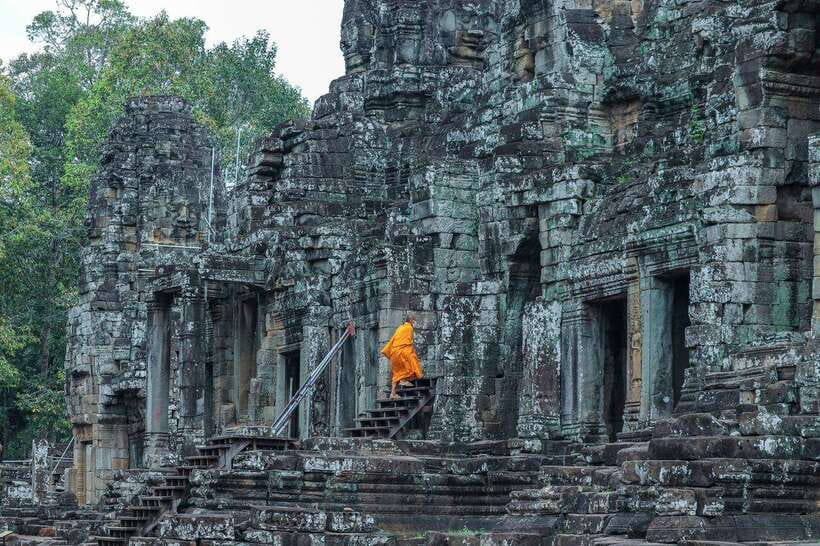 Private Angkor Wat Sunset Tour with Lunch and Snack Included - Guides, Drivers, and the Value of a Private Group