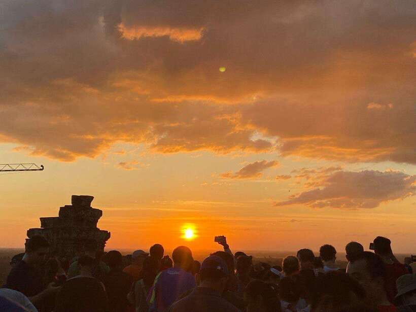 Private Angkor Wat Sunset Tour with Lunch and Snack Included - Angkor Wat: Start with the Khmer Masterpiece