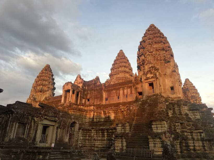 Private Angkor Wat Temple Tour - Van transport, water, and the heat