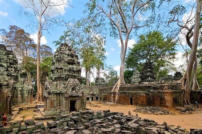 Private Angkor Wat Tour from Siem Reap - The Bayon and its famous stone faces