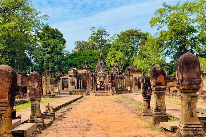 Private Banteay Srei Kbal Spean Tours and Landmine museum - Banteay Srei and its pink sandstone carvings