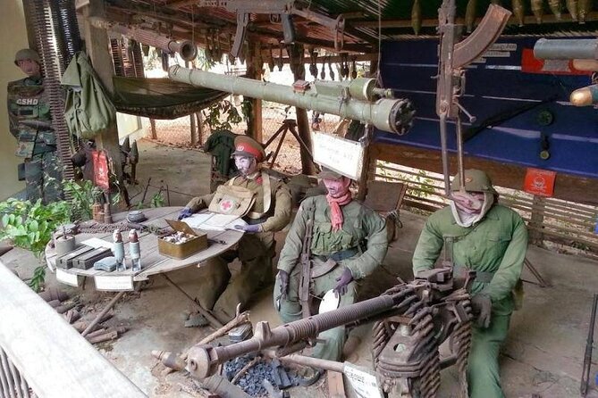 Private Banteay Srei Kbal Spean Tours and Landmine museum - What the guide and photographer add