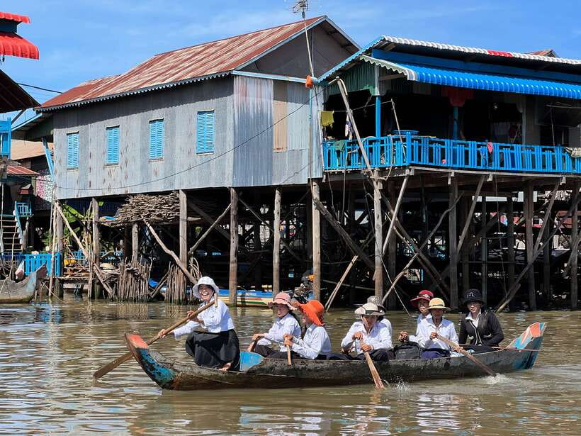 Private Beng Mealea and Floating Village Tour with Sunset - A local lunch with palm-sugar flavors
