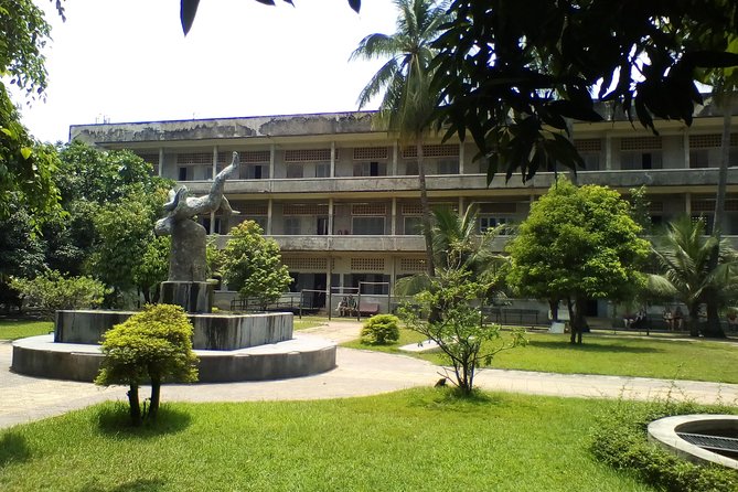 Private Half Day To Killing Field & S21 Genocidal Museum in Phnom Penh - Tuol Sleng: walking through a former school and prison