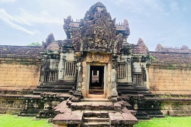 Private Kbal Spean Trekking Tour with Banteay Srei - Why Kbal Spean Changes the Usual Angkor Day