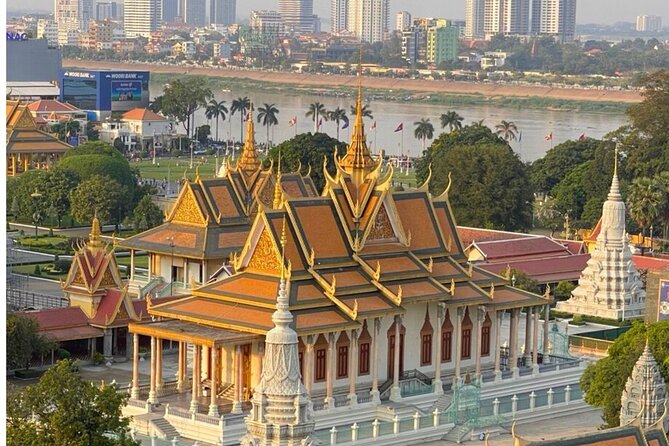 Private Phnom Penh Tour: Royal Palace & Killing Fields - Independence Monument and Sihanouk’s memorial