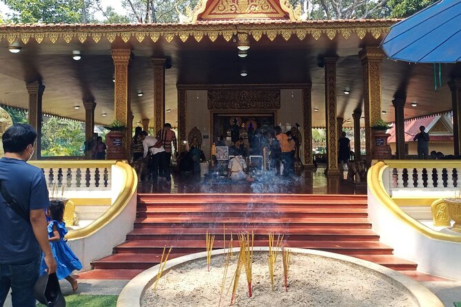 Private Siem Reap City Tour - Old Market: practice your bargaining skills