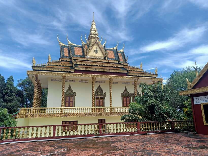 Private Sihanoukville Experience - Wat Krom and Wat Leu: two different temple visits