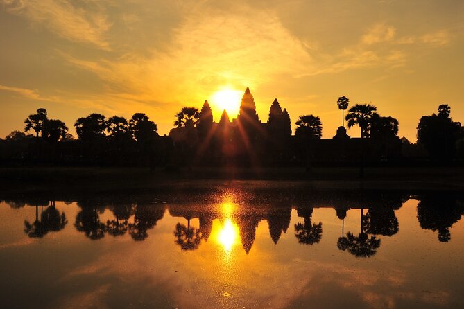 Private Sunrise Angkor Wat Tour with pickup from your hotel - Angkor Thom South Gate: a short stop with a big frame
