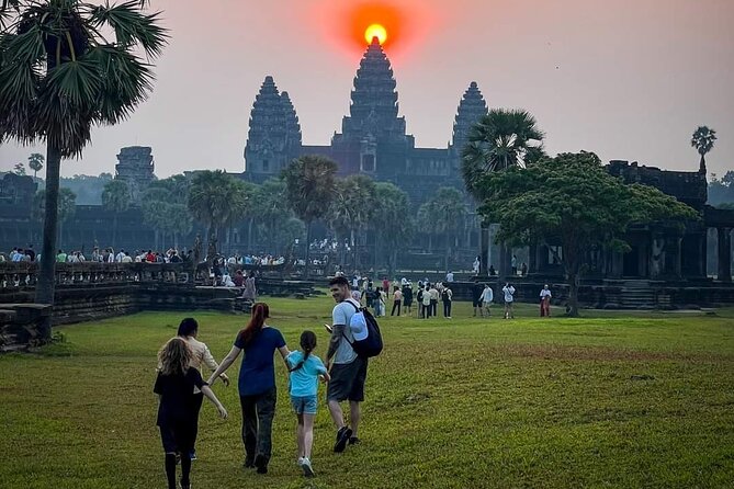 Private Tour in Angkor Wat by Tuk Tuk - Bayon gives the day a different mood