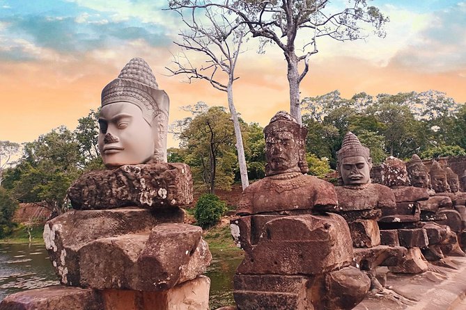 Private Tours Angkor Wat For 2 Days - What the private guide and driver add
