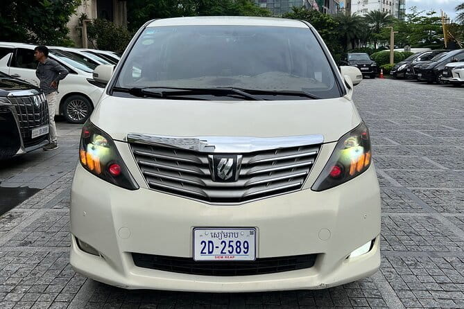 Private Transfer from Phnom Penh to Siem Reap by VIP Alphard 2010 - What the ride is like inside