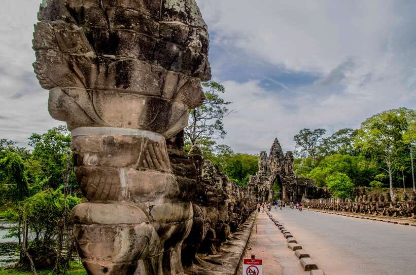 Seat-In-Coach: Small Circuit tour with Sunrise at Angkor Wat - The pace, the heat, and the food stop