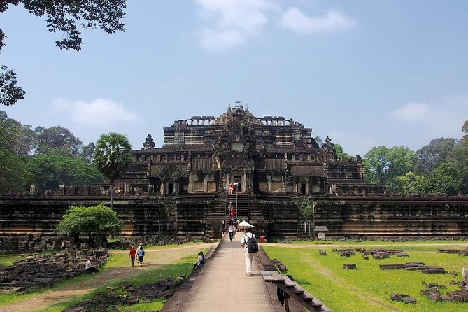 Shared Tour to Angkor Wat, Bayon and Ta Prohm Temples - A guide can turn a fast tour into a useful one
