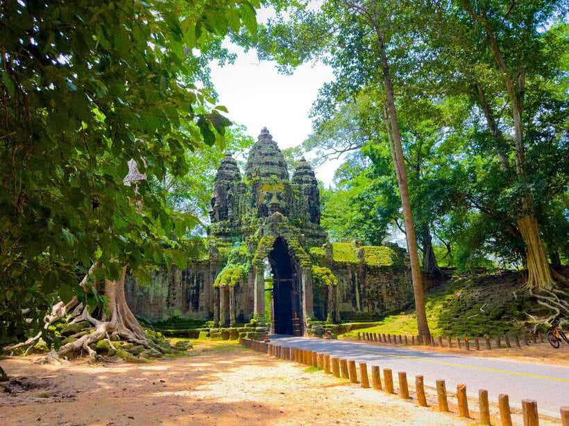 Siem Reap: 2-Days Angkor Wat with Sunrise Small-Group Tour - Day one: Pre Rup and the fine carvings at Banteay Srei