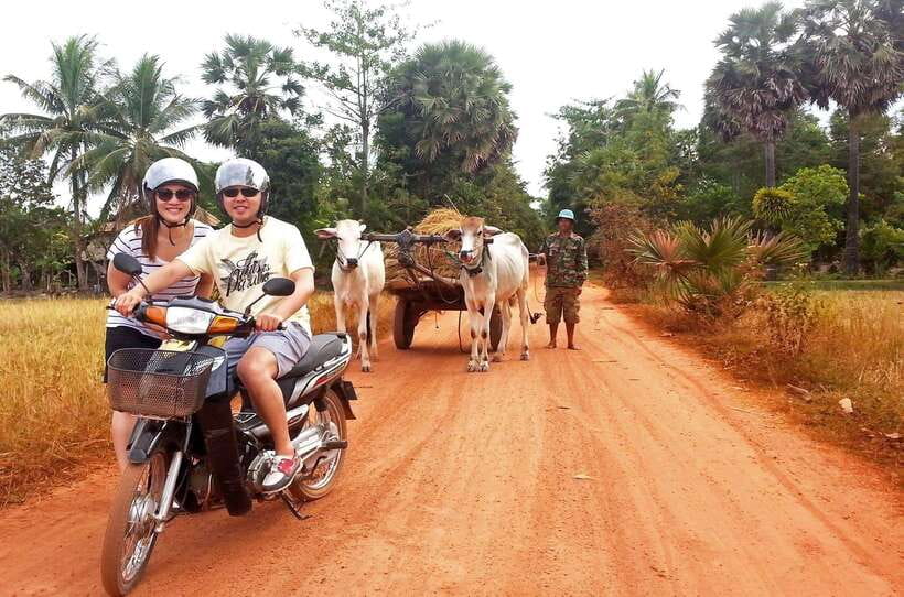 Siem Reap: 3-Hour Ancient Trails Motorbike Tour - The 1,000-year-old bridge and old routes