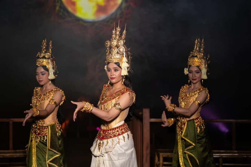 Siem Reap: A Spectacular Show with Optional Dinner - Fair-trade gifts and photo stops after the show