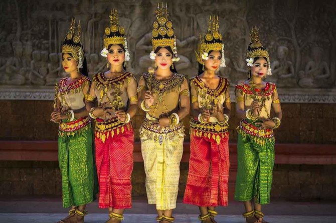 Siem Reap: Amazing Apsara Dance Show with Dinner &Hotel Transfers - Balancing atmosphere with production quality