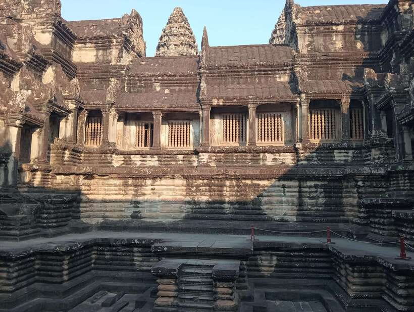Siem Reap: Angkor Full-Day Group Tour with Japanese Guide - Angkor Thom, from Victory Gate to royal terraces
