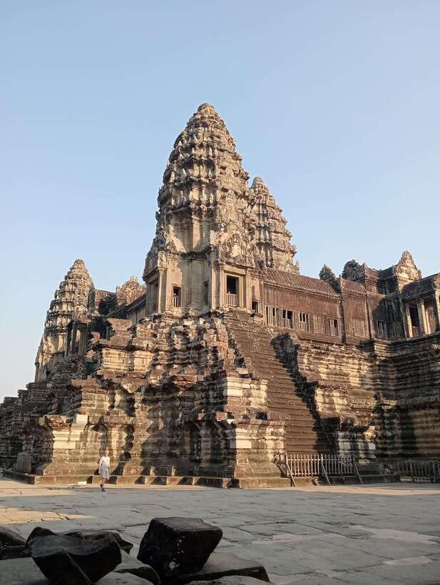 Siem Reap: Angkor Full-Day Group Tour with Japanese Guide - Angkor Wat closes the one-day experience