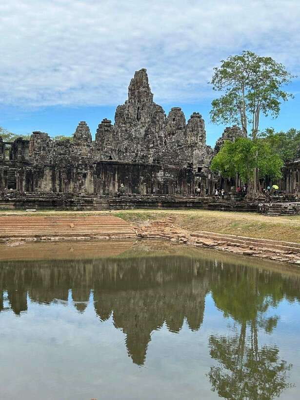 Siem Reap: Angkor Full-Day Group Tour with Japanese Guide - Sunrise starts before breakfast