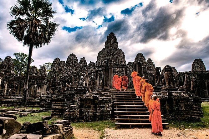 Siem Reap Angkor Private Tour Guide in English and Spanish - The ancient Angkor city in a two-hour segment