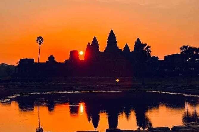 Siem Reap Angkor Private Tour Guide in English and Spanish - A 5 am start at Hard Rock Cafe