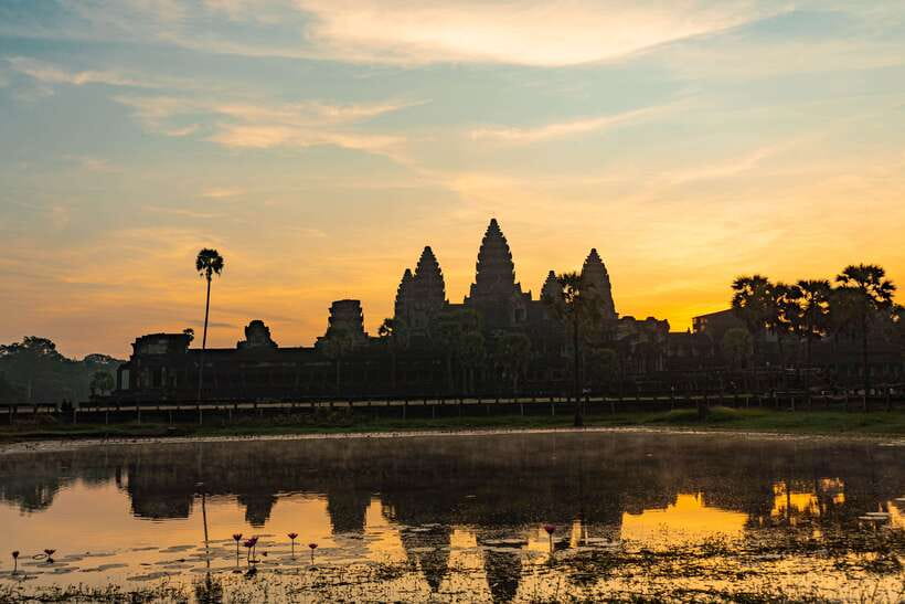 Siem Reap: Angkor Sunrise 2 Days Guided Bike Tour - Why a bicycle is a smart way to see Angkor