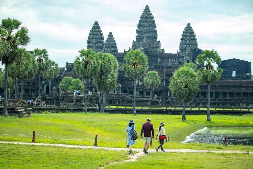 Siem Reap: Angkor Sunrise Private Tour - World Heritage Site - Angkor Thom: entering an ancient royal center