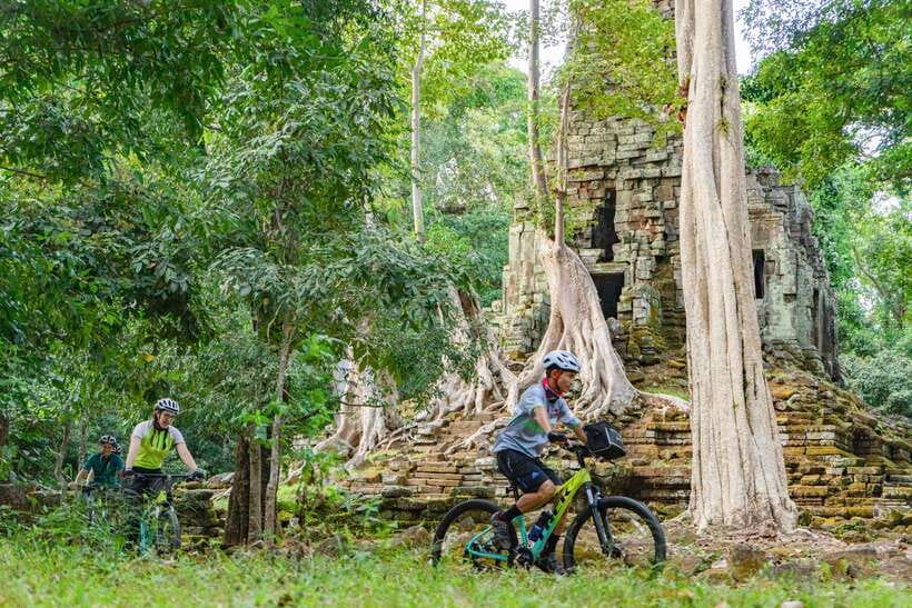 Siem Reap: Angkor Sunset Bike & Boat Tour /E-Bike Available - The trail behind Angkor Wat