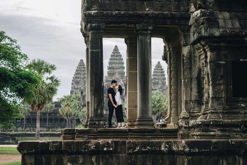 Siem Reap: Angkor Wat 2day Big and Small Circuit Guided Tour - Day one: sunset and the temples beyond Angkor Wat