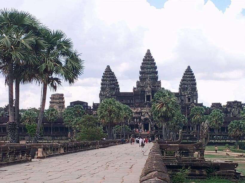 Siem Reap: Angkor Wat, Angkor Thom, and Banteay Srei Tour - Bayon, Baphuon, and the royal center