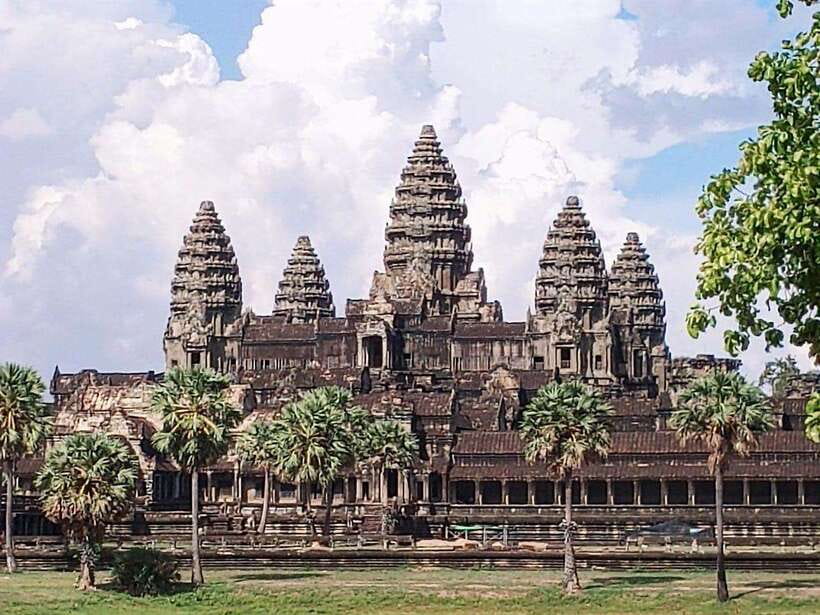 Siem Reap: Angkor Wat, Angkor Thom, and Banteay Srei Tour - Lunch and a pause at Srah Srang