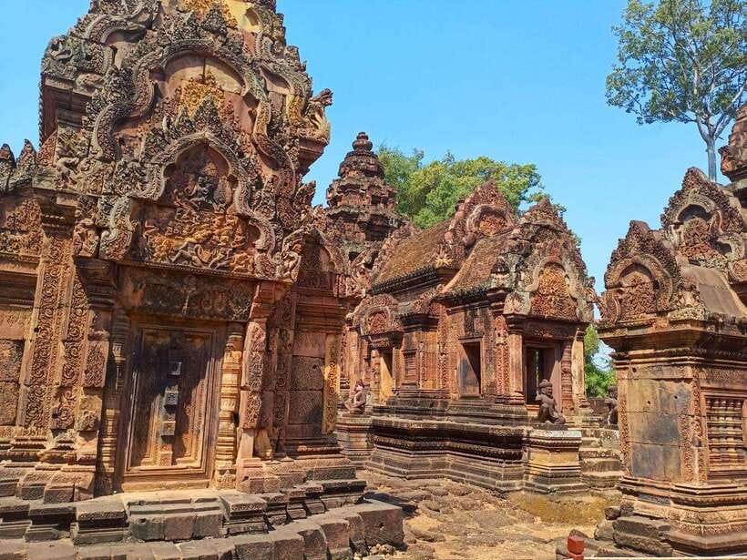 Siem Reap: Angkor Wat, Angkor Thom, and Banteay Srei Tour - Angkor Wat, two hours with the empire’s great monument