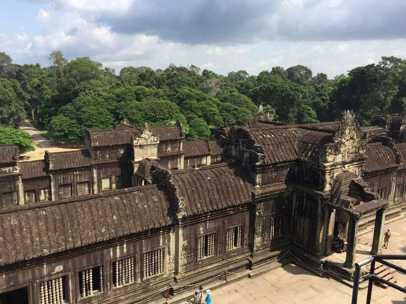 Siem Reap: Angkor Wat Half-Day Trip with Local Guide - Comfort, access, and practical preparation